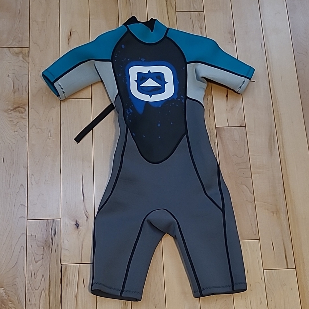 Outbound kids size 8 shorty wetsuit